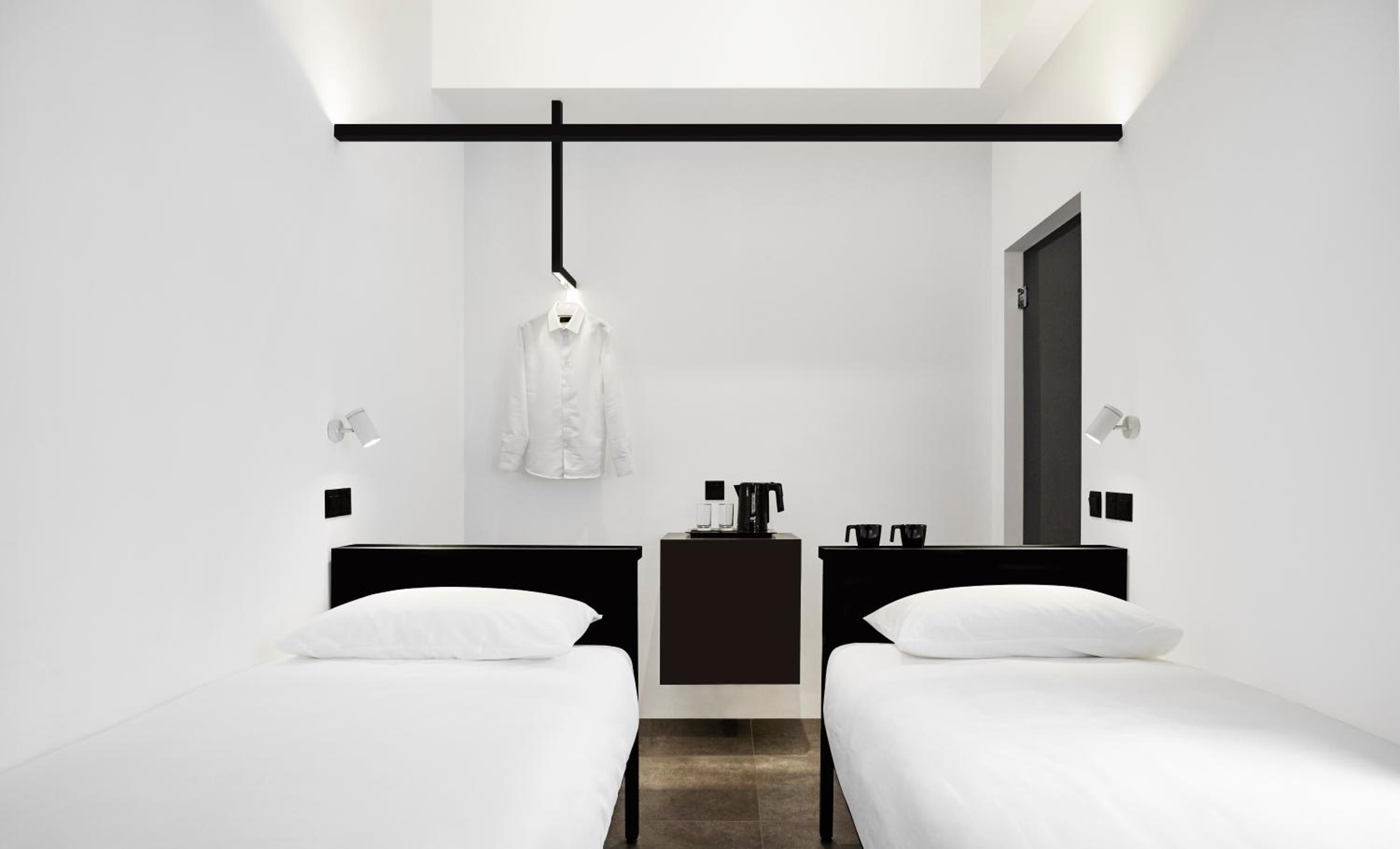 ROOM, TWIN BEDS