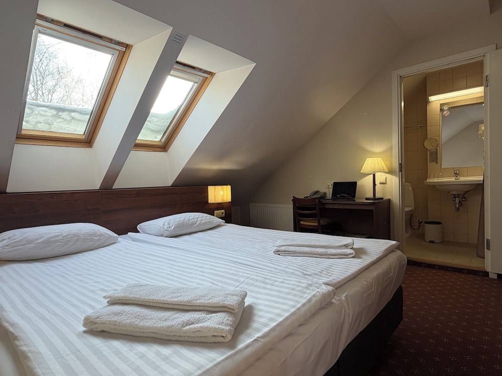 Memel Hotel 25/66