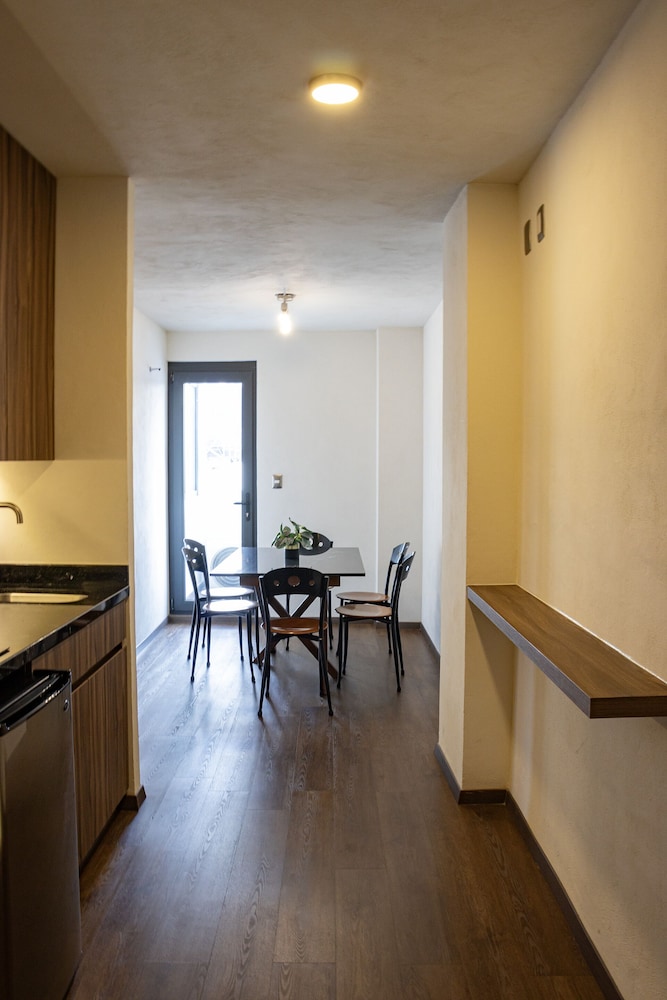 Estanza Hotel and Suites 37/58