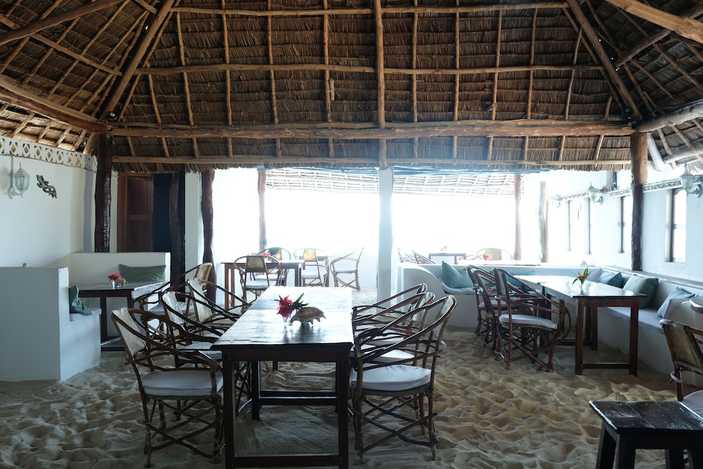 Makuti Beach Bungalows 50/65