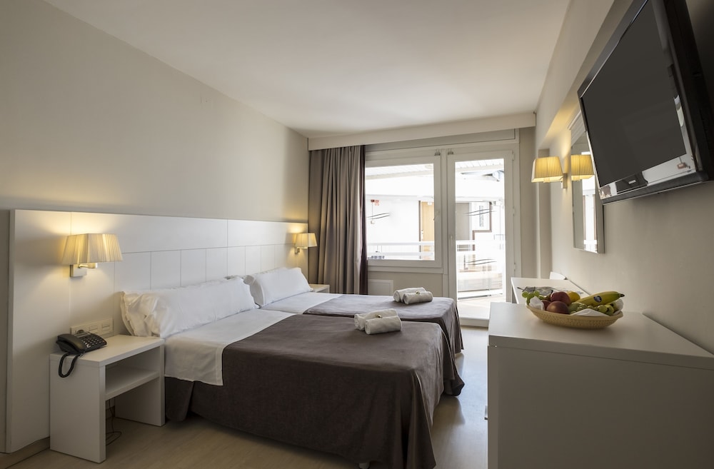 ROOM, TWIN BEDS, PARTIAL SEA VIEW, BALCONY