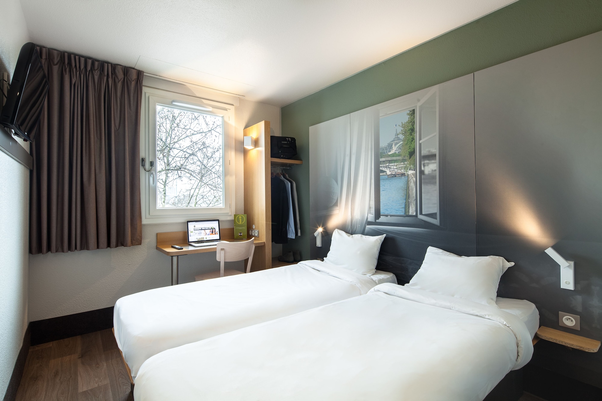 غرفة بسريرين منفصلين، B&B HOTEL Paris Porte de la Villette 2/4
