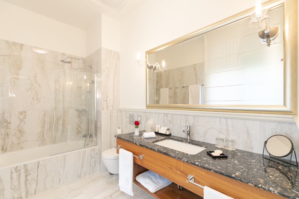 Le Premier Boutique Hotel 8/66