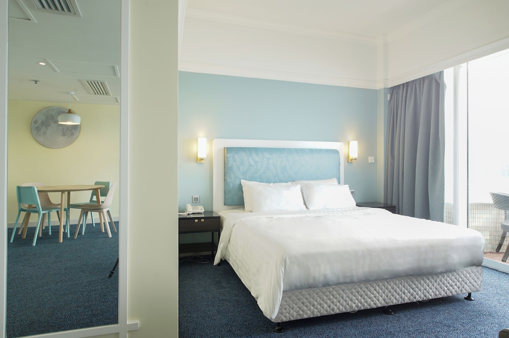 DELUXE, SUITE, DOUBLE BED, OCEAN VIEW, BALCONY