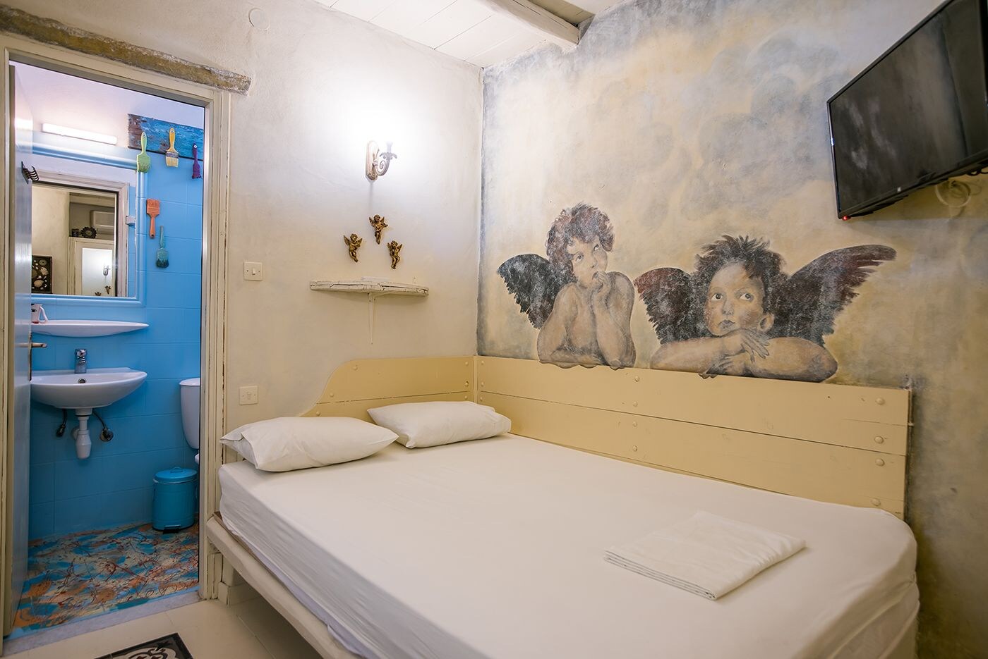 ROOM, DOUBLE BED