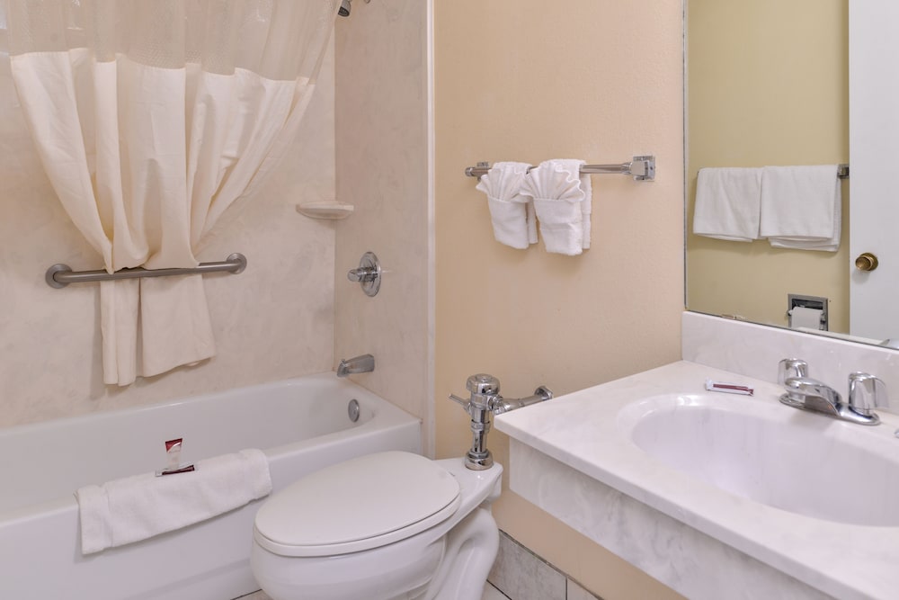 Scottish Inns & Suites 25/46