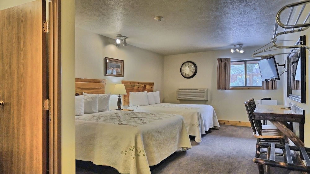 Yellowstone Village Inn and Suites 10/36