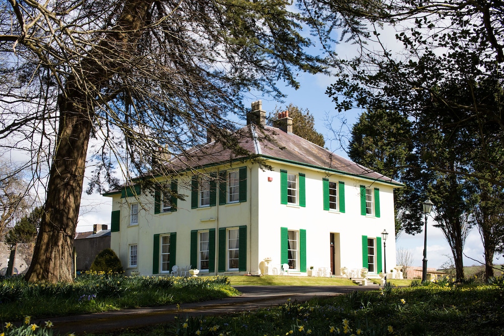 Elm Grove Country House 2/50