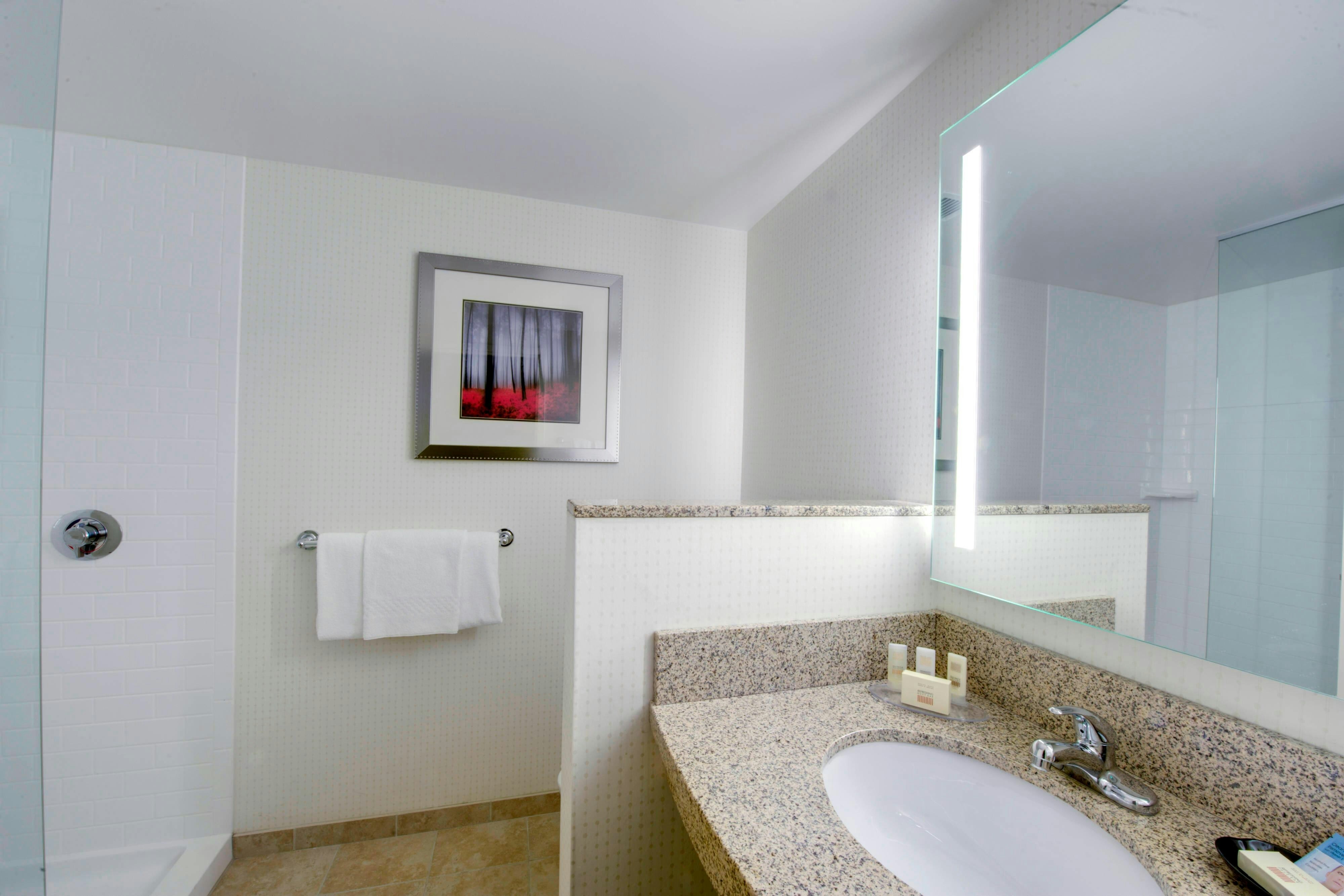 Courtyard by Marriott Keene Downtown 16/16