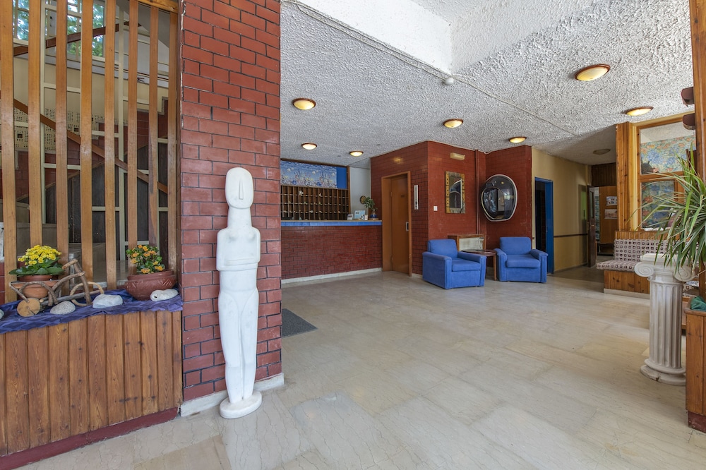 Sun Hotel Kineta 9/75