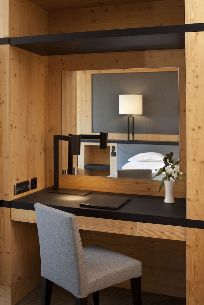 The Park Gstaad, Four Seasons Hotel 41/50