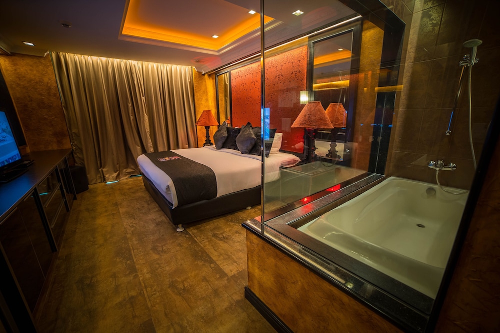 Fields Plaza Suites 28/65