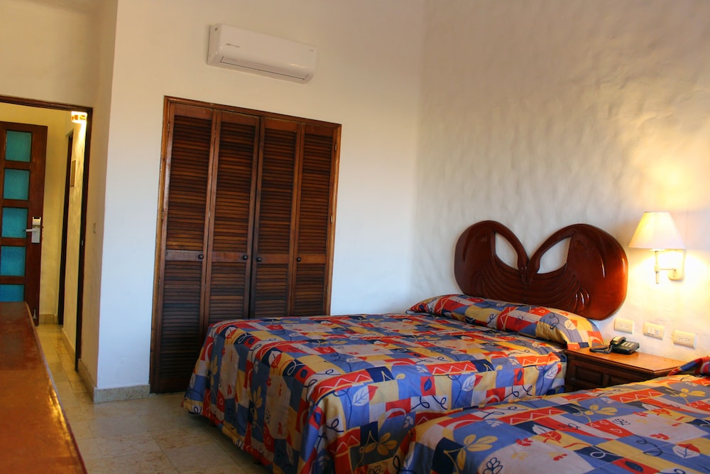 Quijote Inn Hotel 24/67