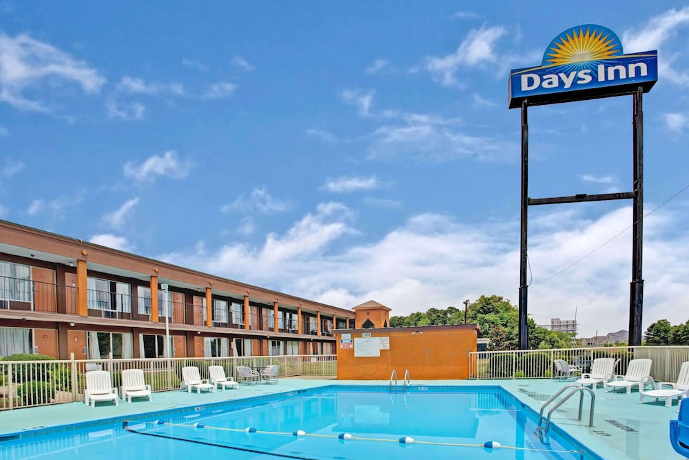 Days Inn By Wyndham Benson 22/33