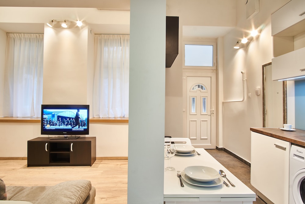 V27 Budapest Apartment 17/18