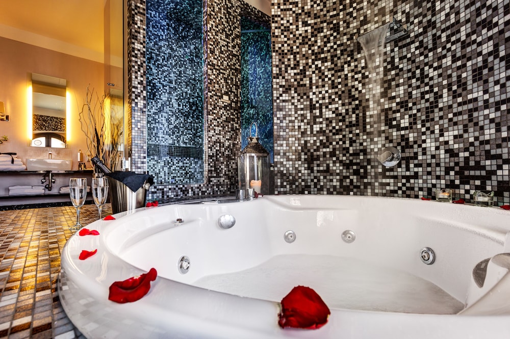 Dharma Luxury Hotel & Spa 63/70