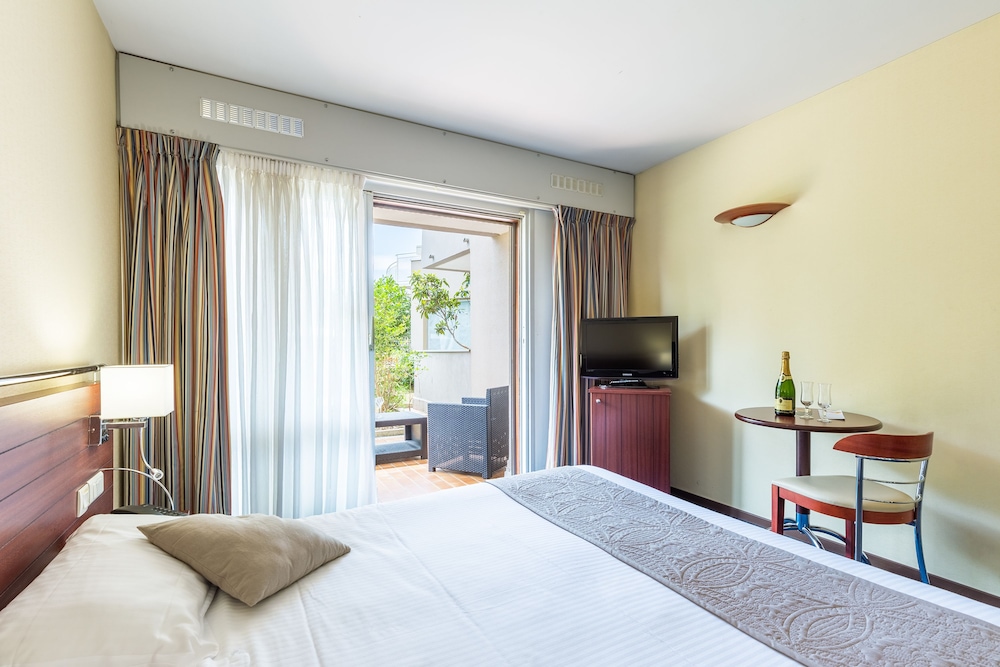 Comfort, Double Bed, Pool Side