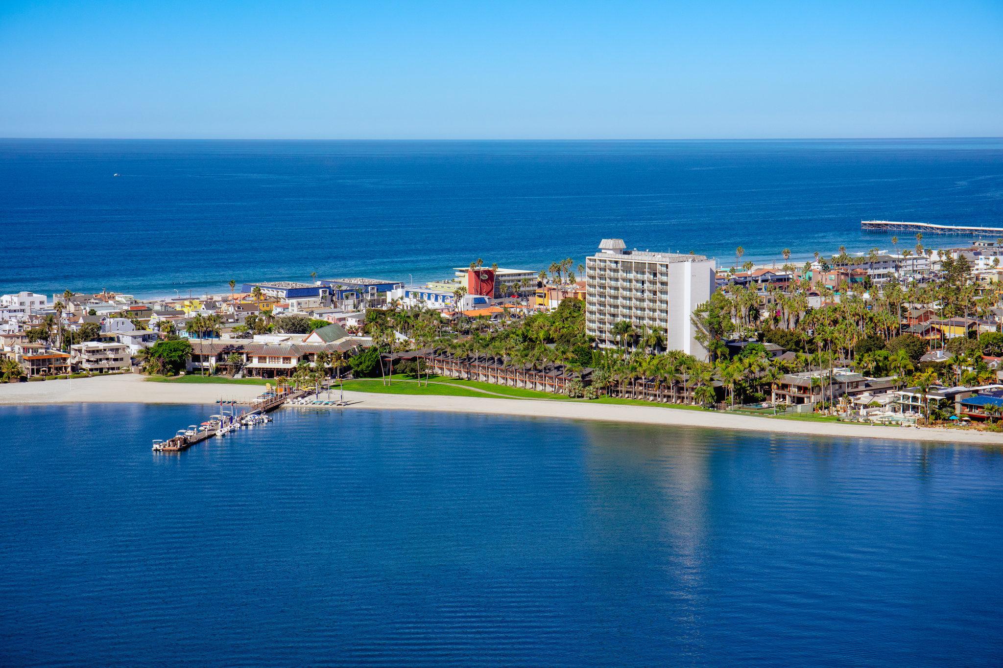 SUITE, MULTIPLE BEDS, BAY FRONT