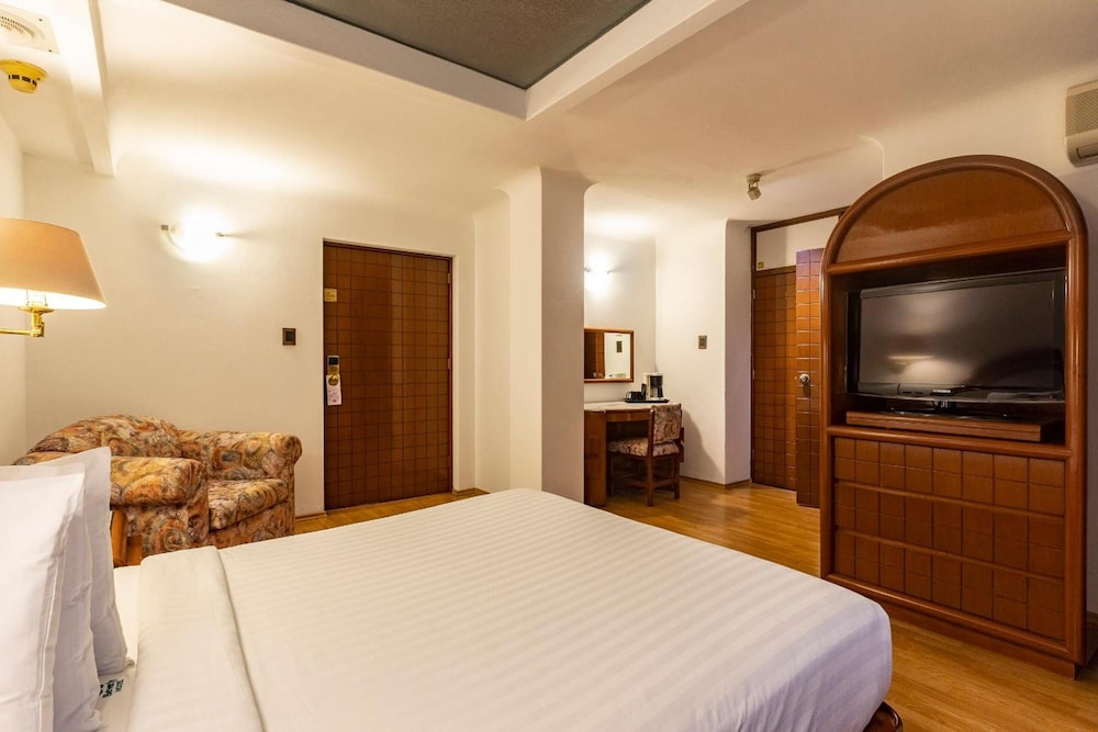 Hotel Beverly 8/40