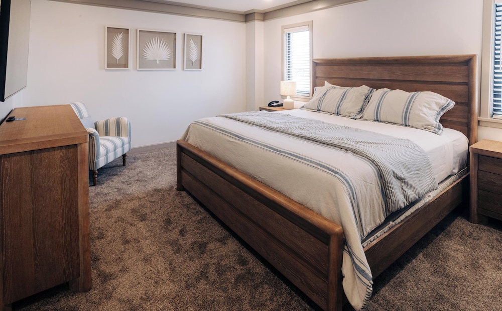 Legendary, Suite, King Bed, Balcony