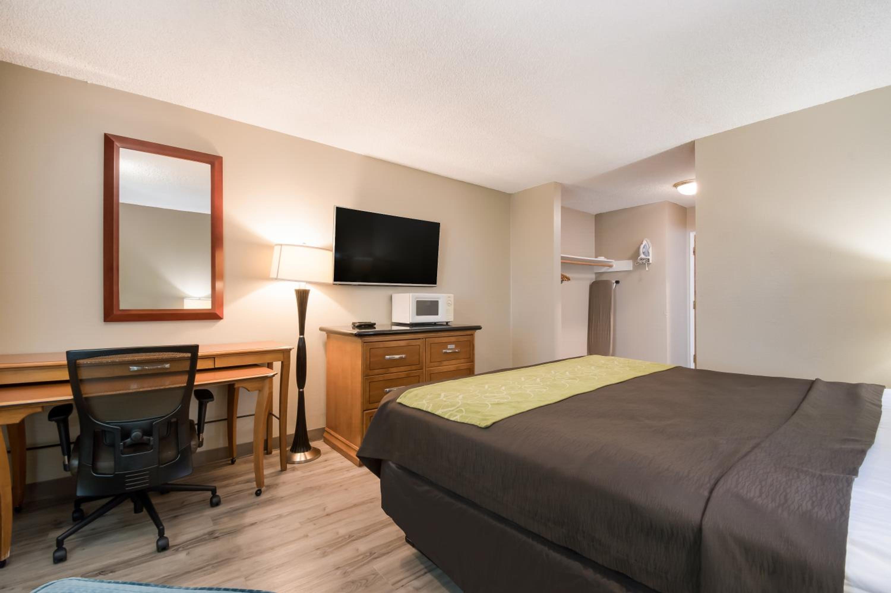 ROOM, KING BED