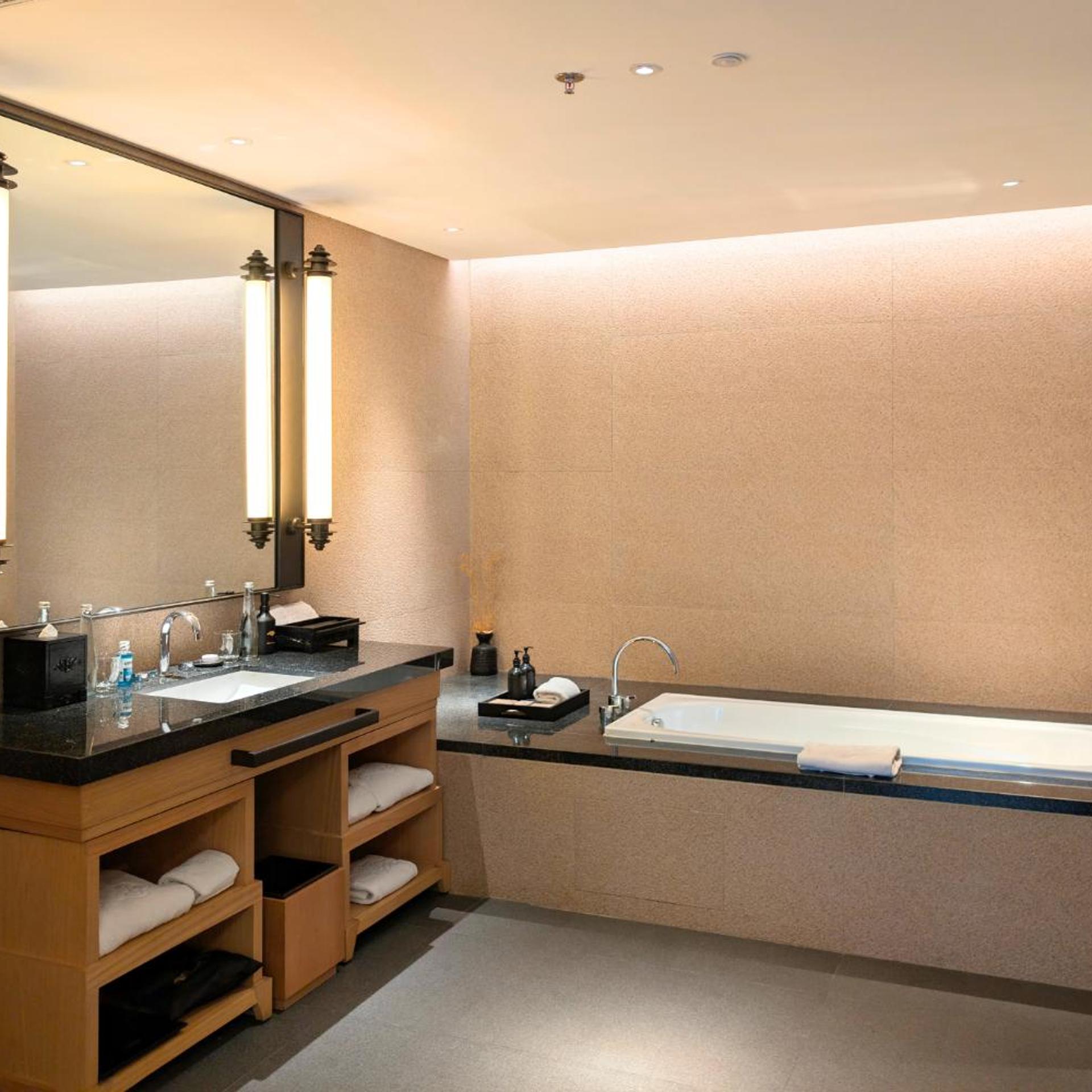 جناح، Hotel Tentrem Jakarta 7/8