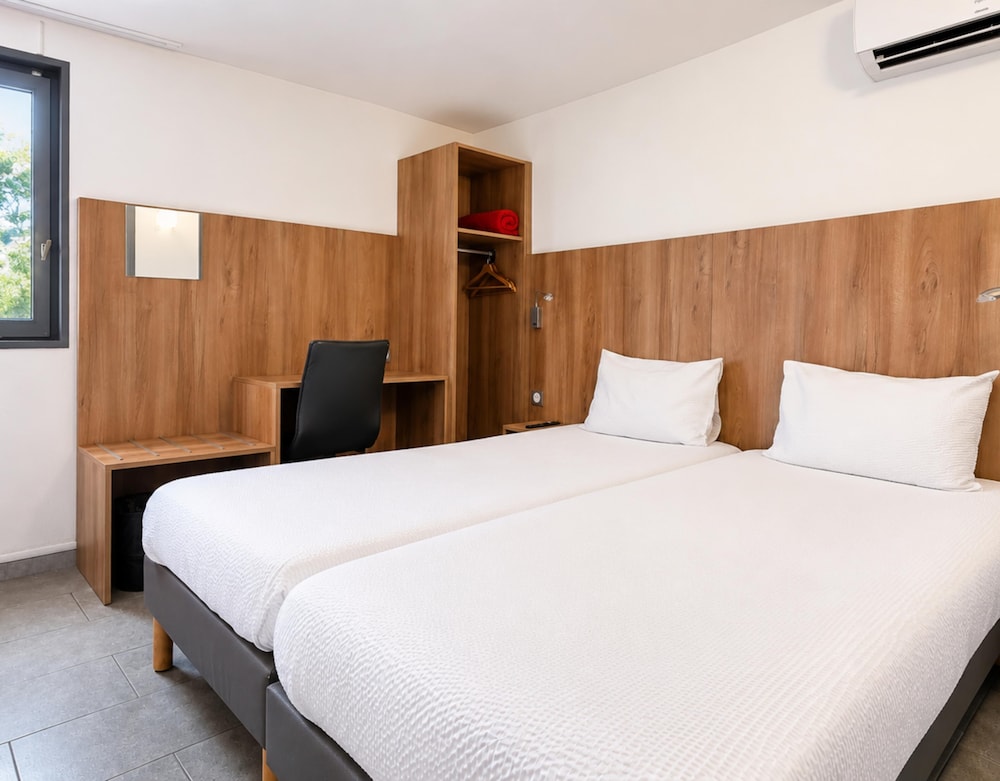 BRIT HOTEL PLAISANCE 21/61