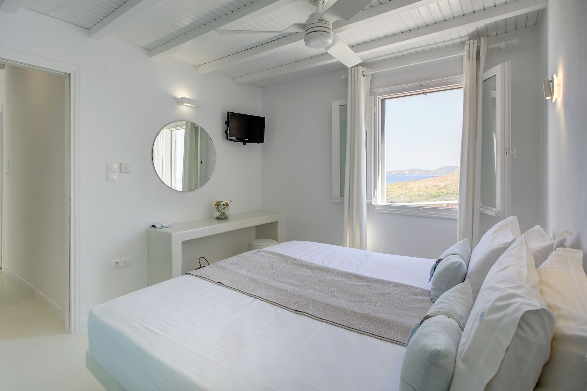 Essence, Suite, King Bed, Sea View, Sofa