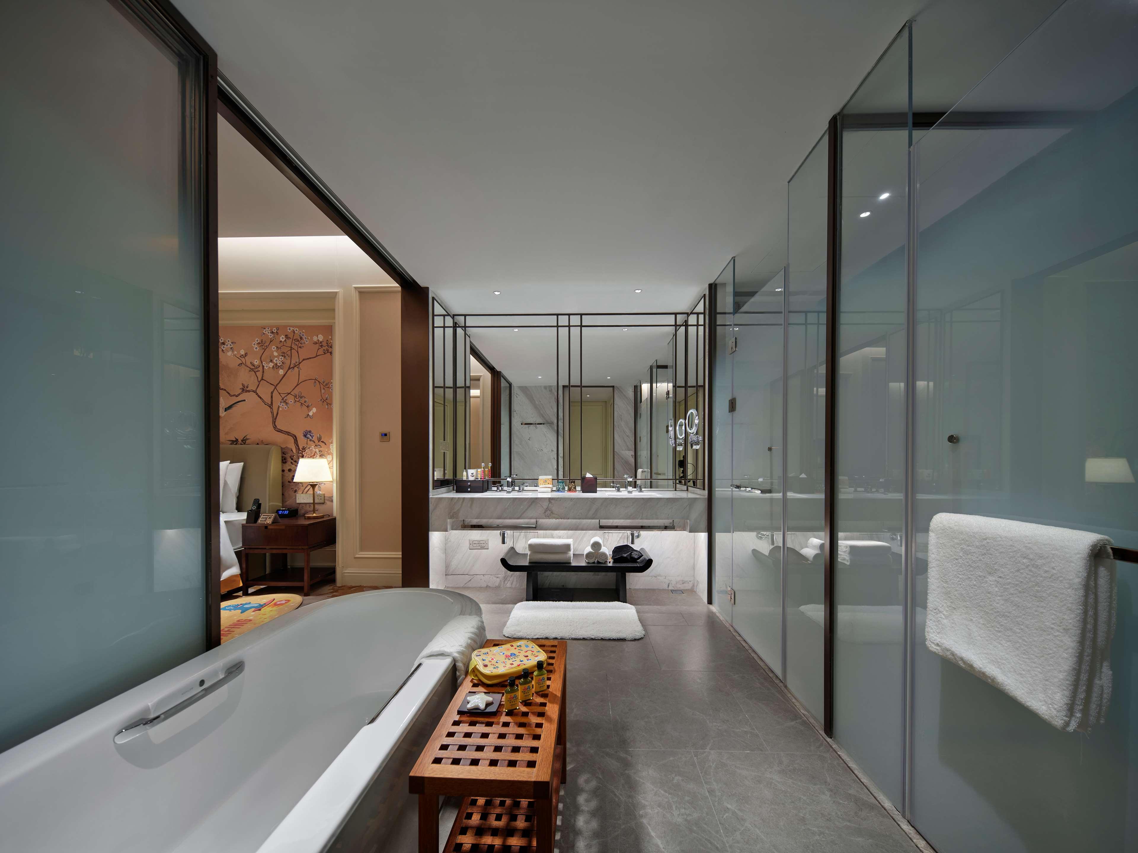 جناح بريميوم بسرير كينج بشرفة