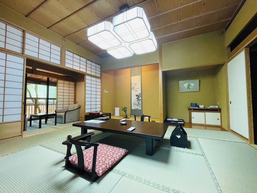 Kanbayashi Hotel Senjukaku 40/59