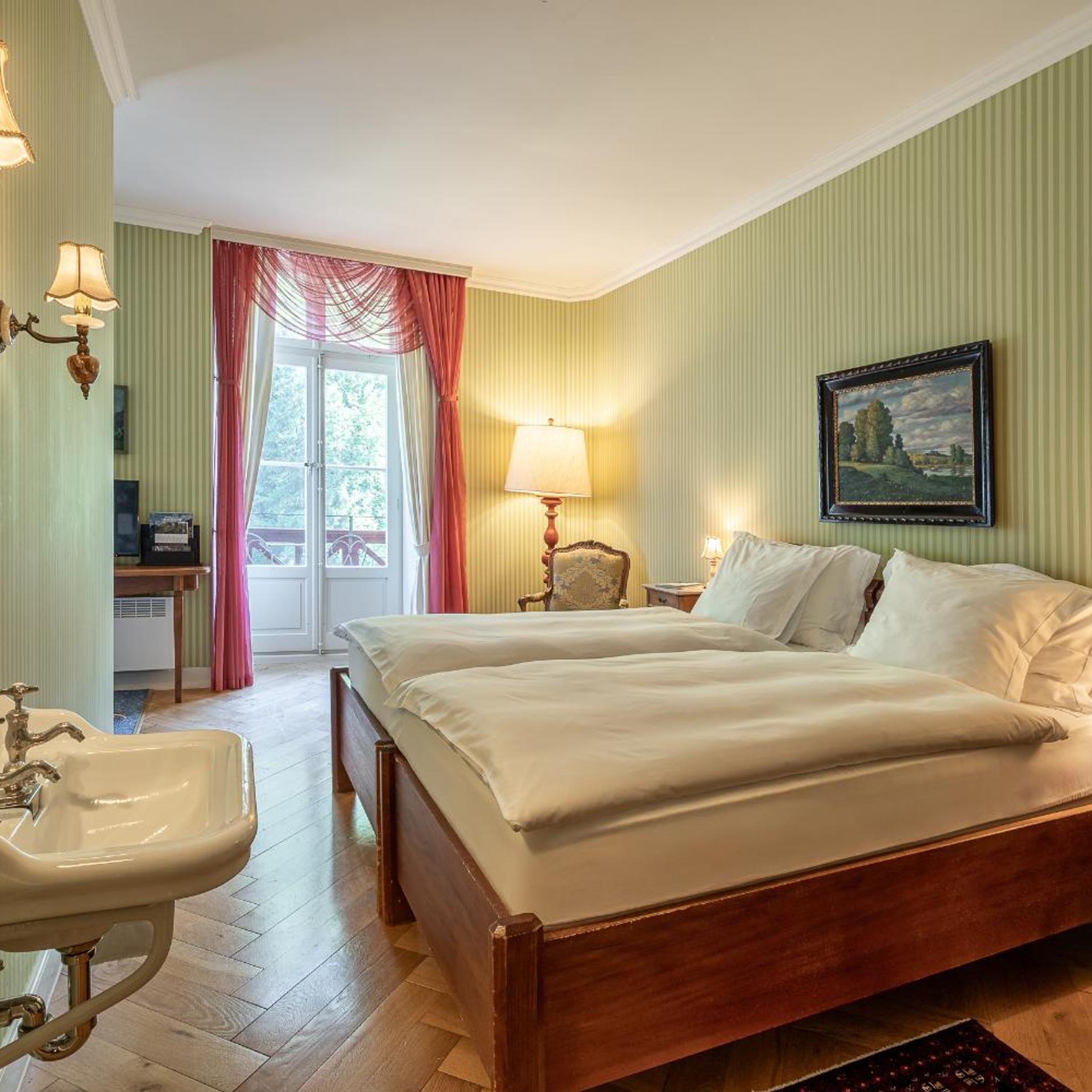 Superior, Double Bed, Waterfall View