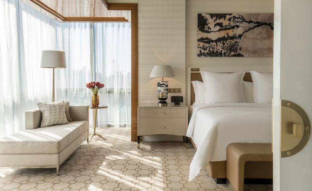 FOUR SEASONS HOTEL TIANJIN 50/84