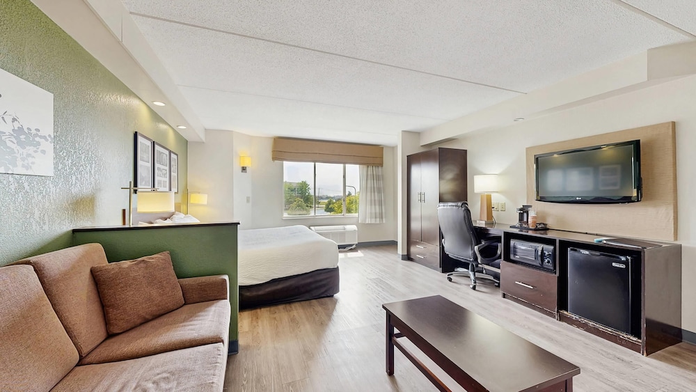 Sleep Inn Suites Buffalo Airport 40/63