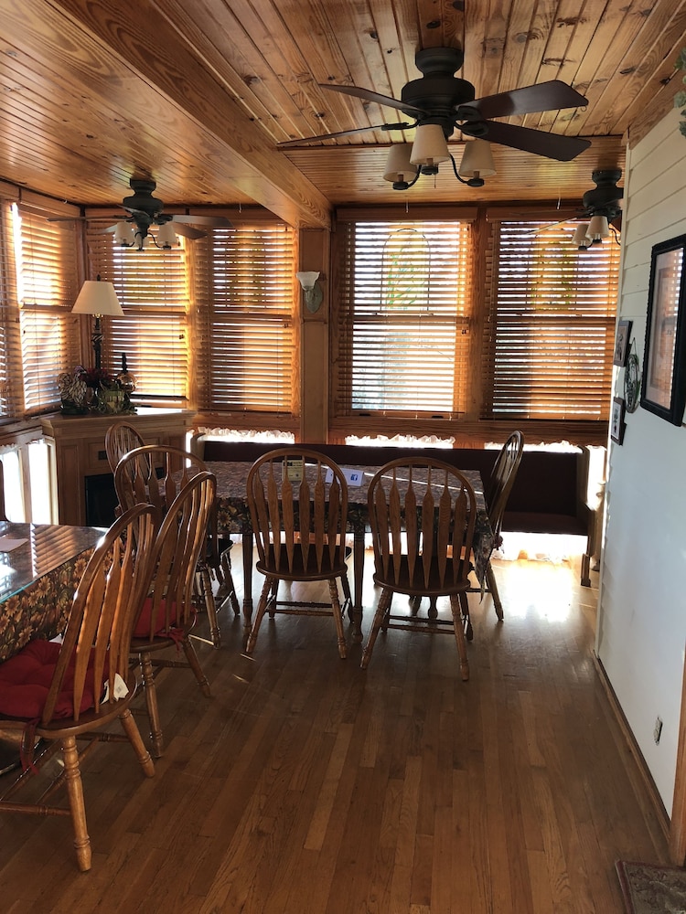 All Seasons Inn Eureka Springs 36/50