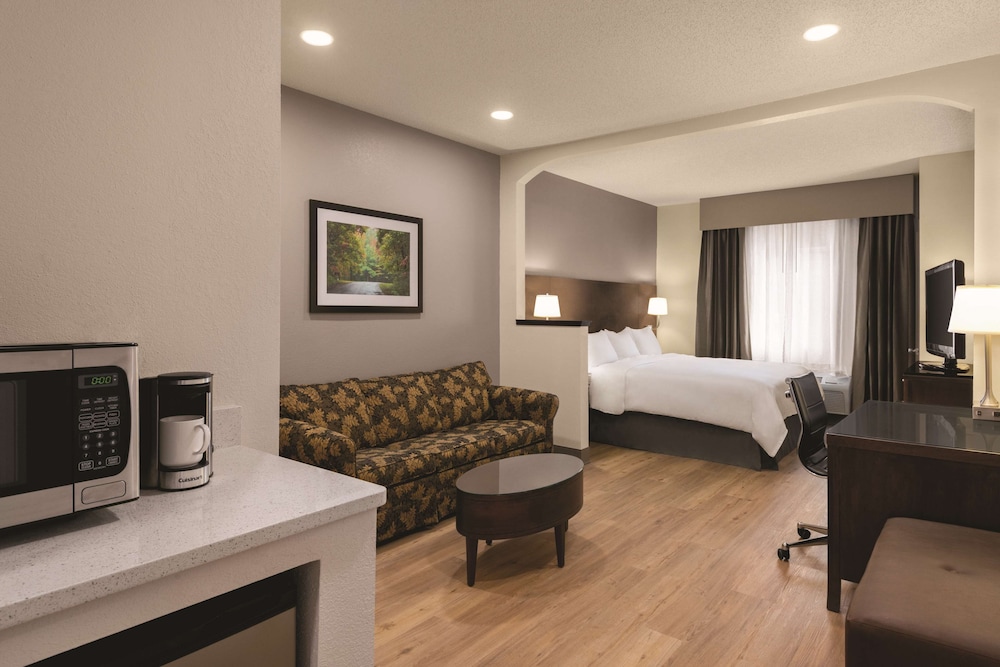 Radisson Hotel and Conference Center Rockford 11/57