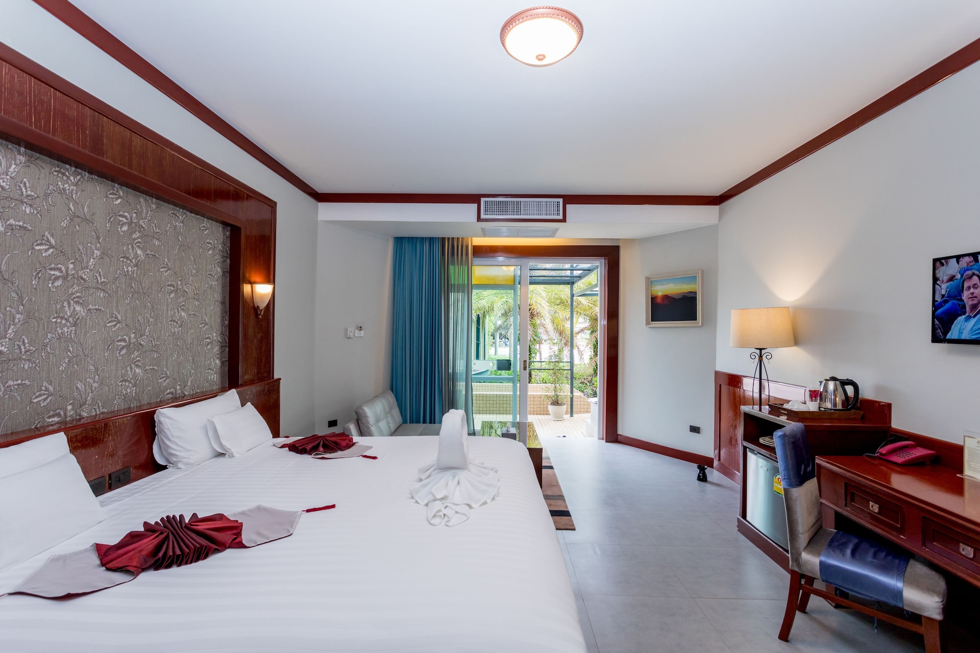 JUNIOR SUITE, POOL FRONT