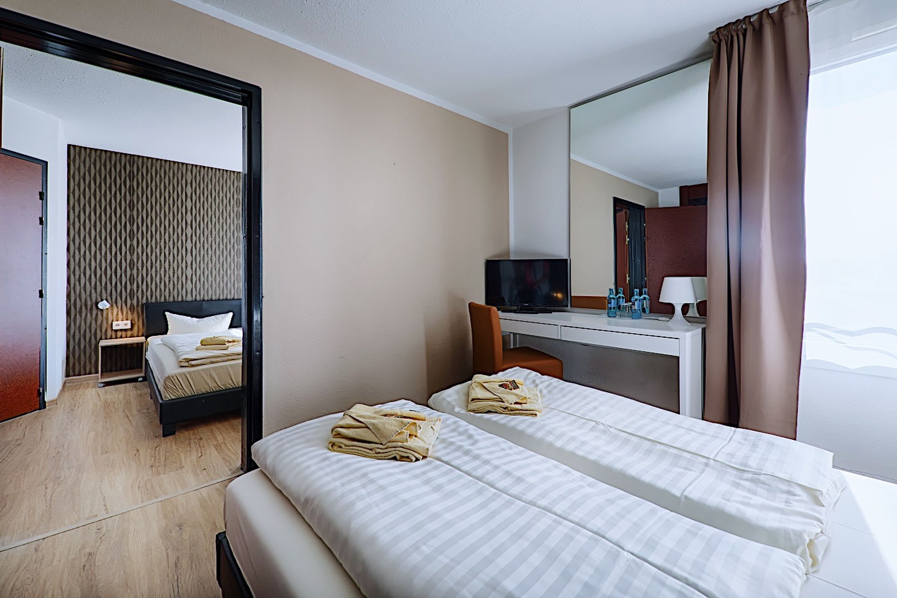 Room, Quadruple