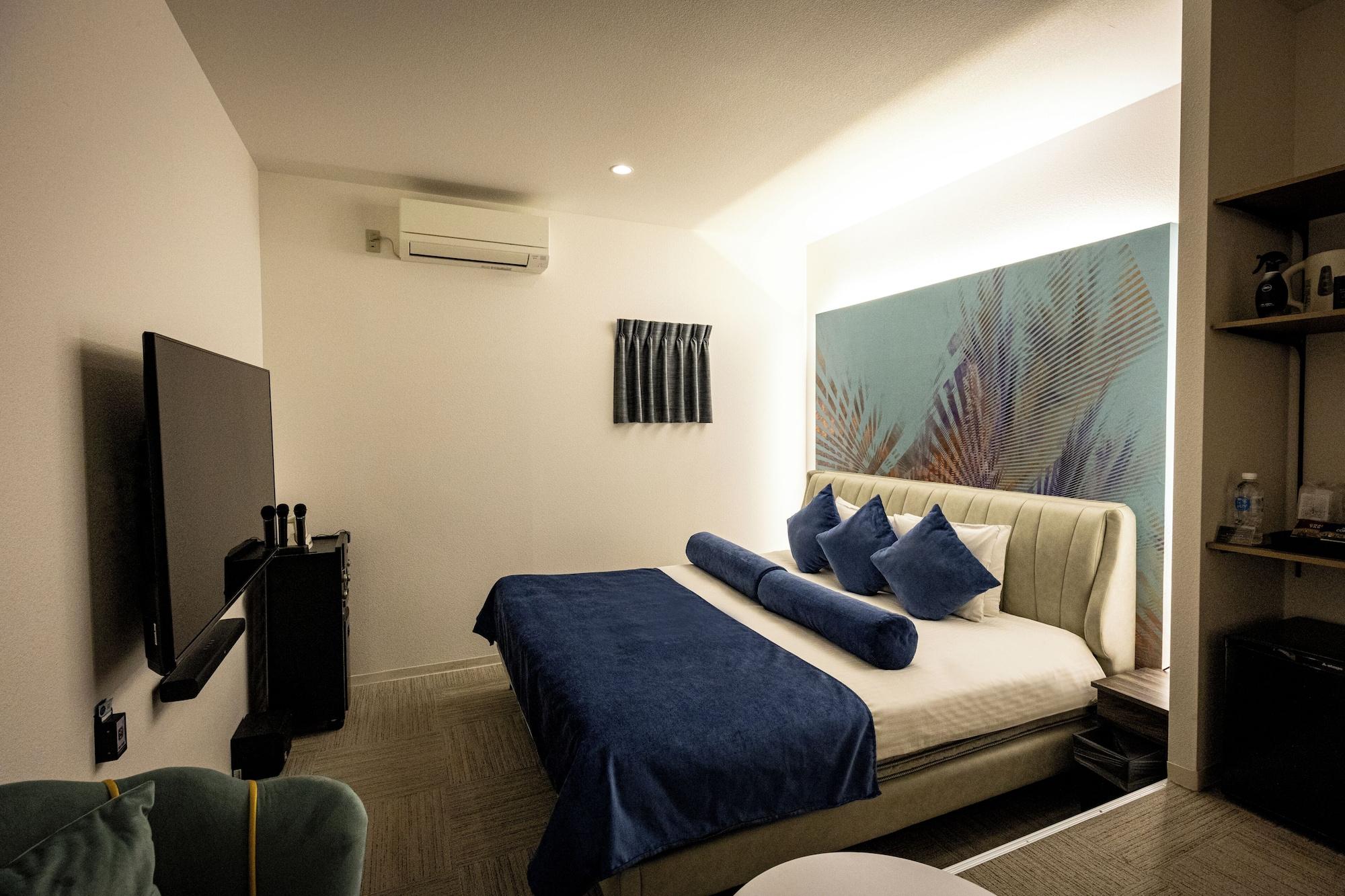 Premium, Suite, Electronic Cigarette Only, Smoking