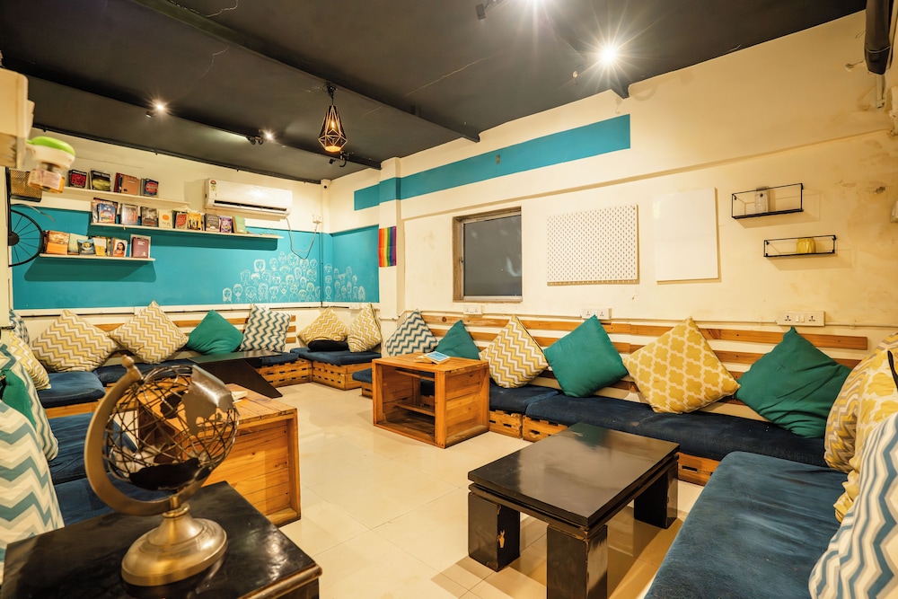 Locomo Hostel - Mumbai Airport 35/50