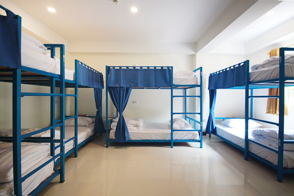 Happy Hostel 9/32