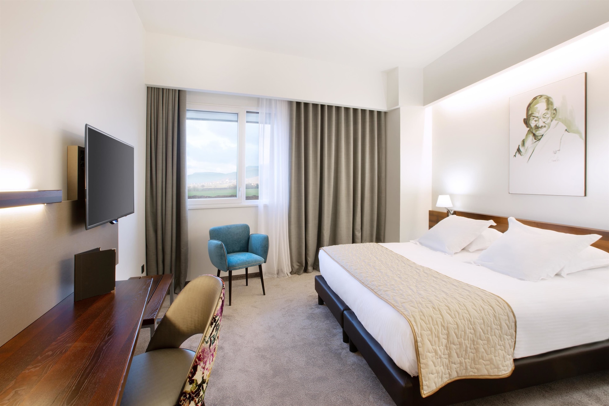 Executive, King Bed, Convertible Double Bed