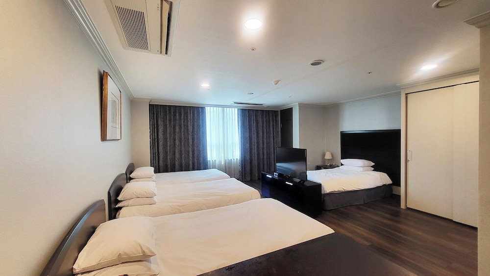 PREMIER, ECONOMY, QUADRUPLE, LIGHT HOUSEKEEPING