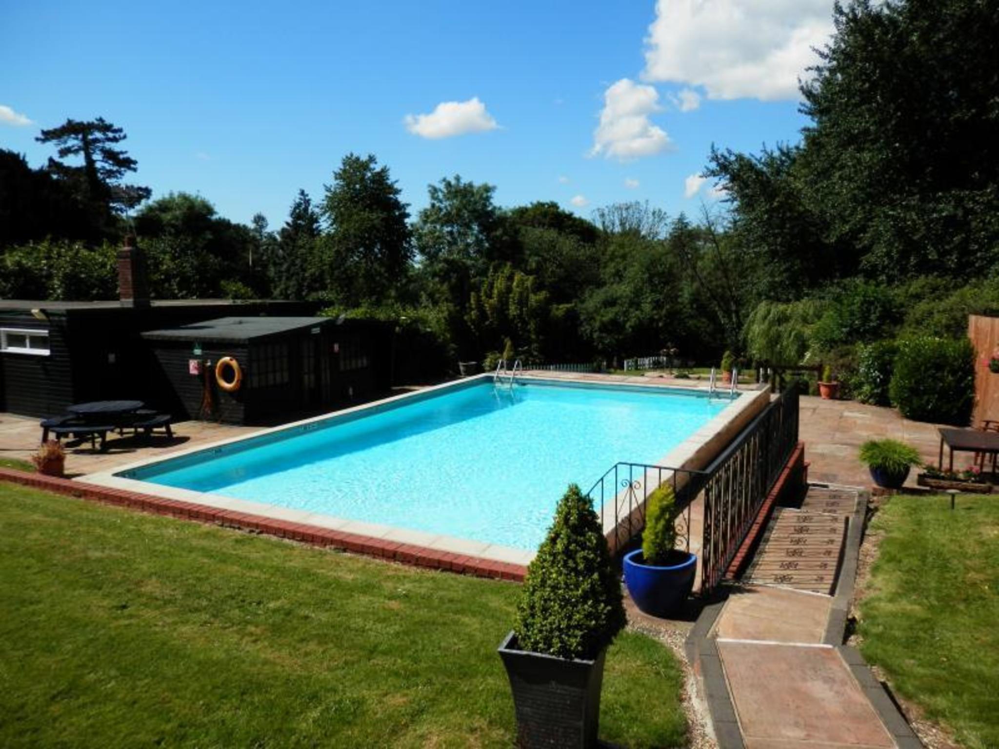 De Rougemont Manor 20/20