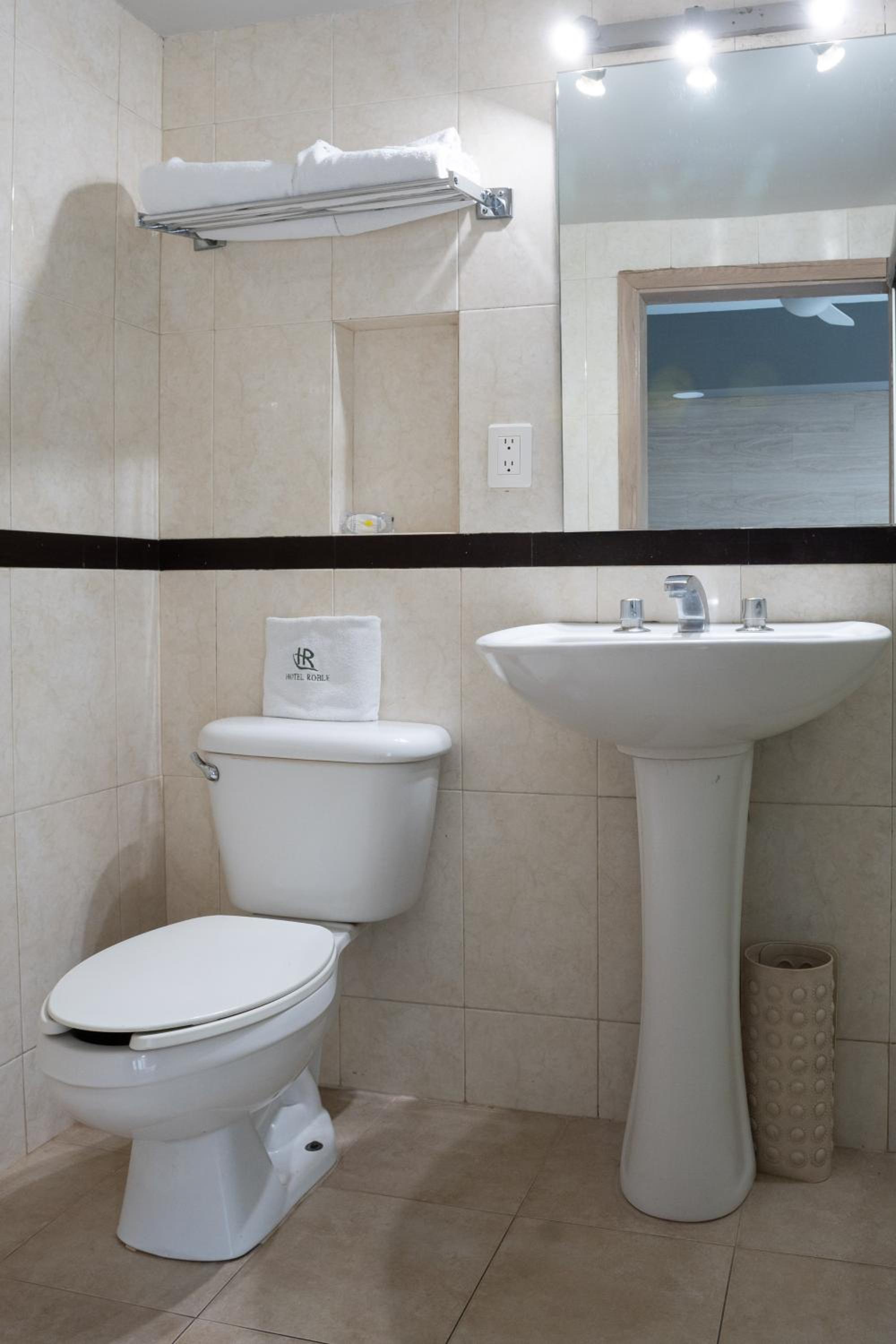 غرفة بسريرين مزدوجين، Hotel Roble 8/8