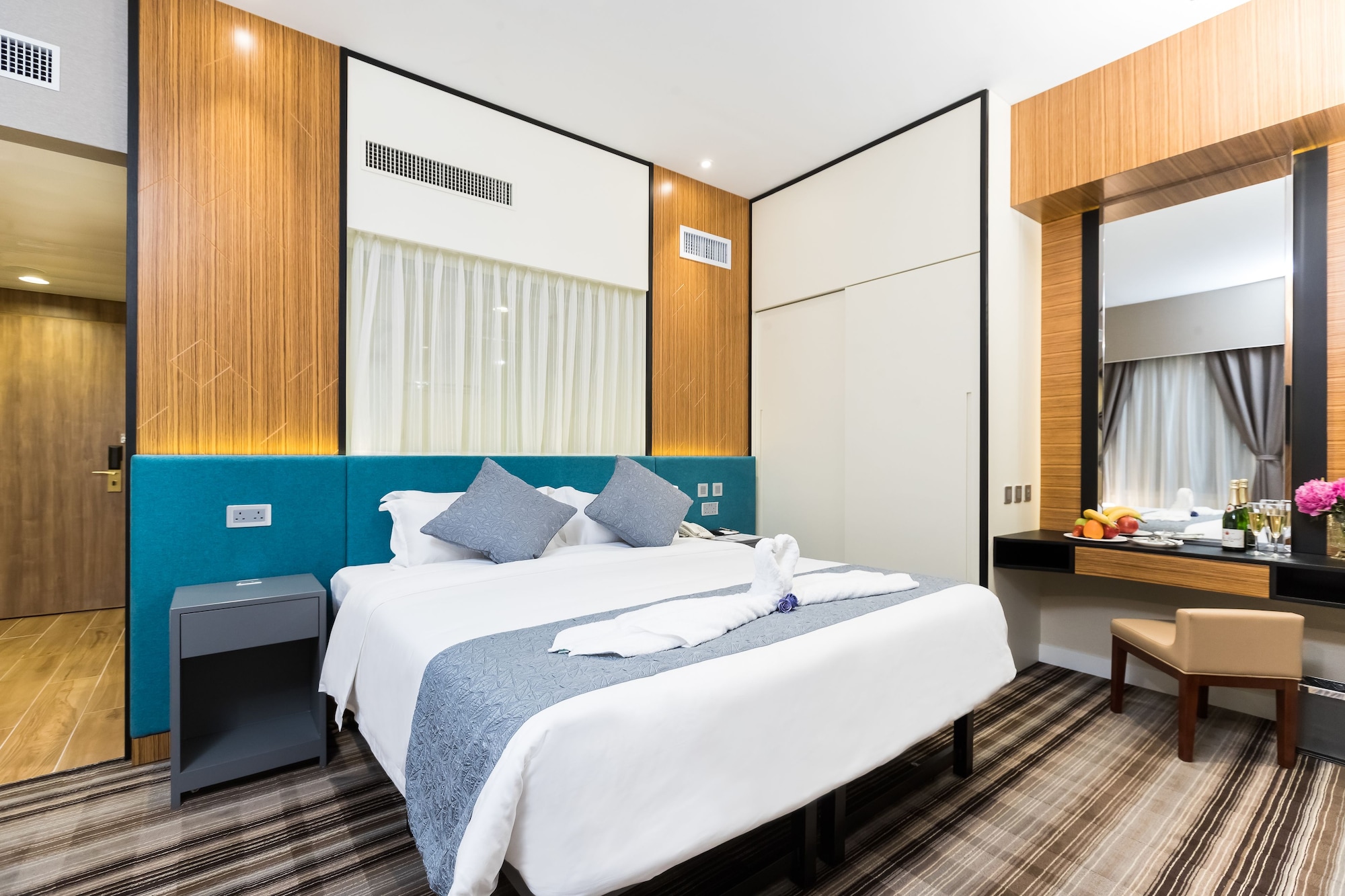 PREMIER, SUITE, SEA VIEW