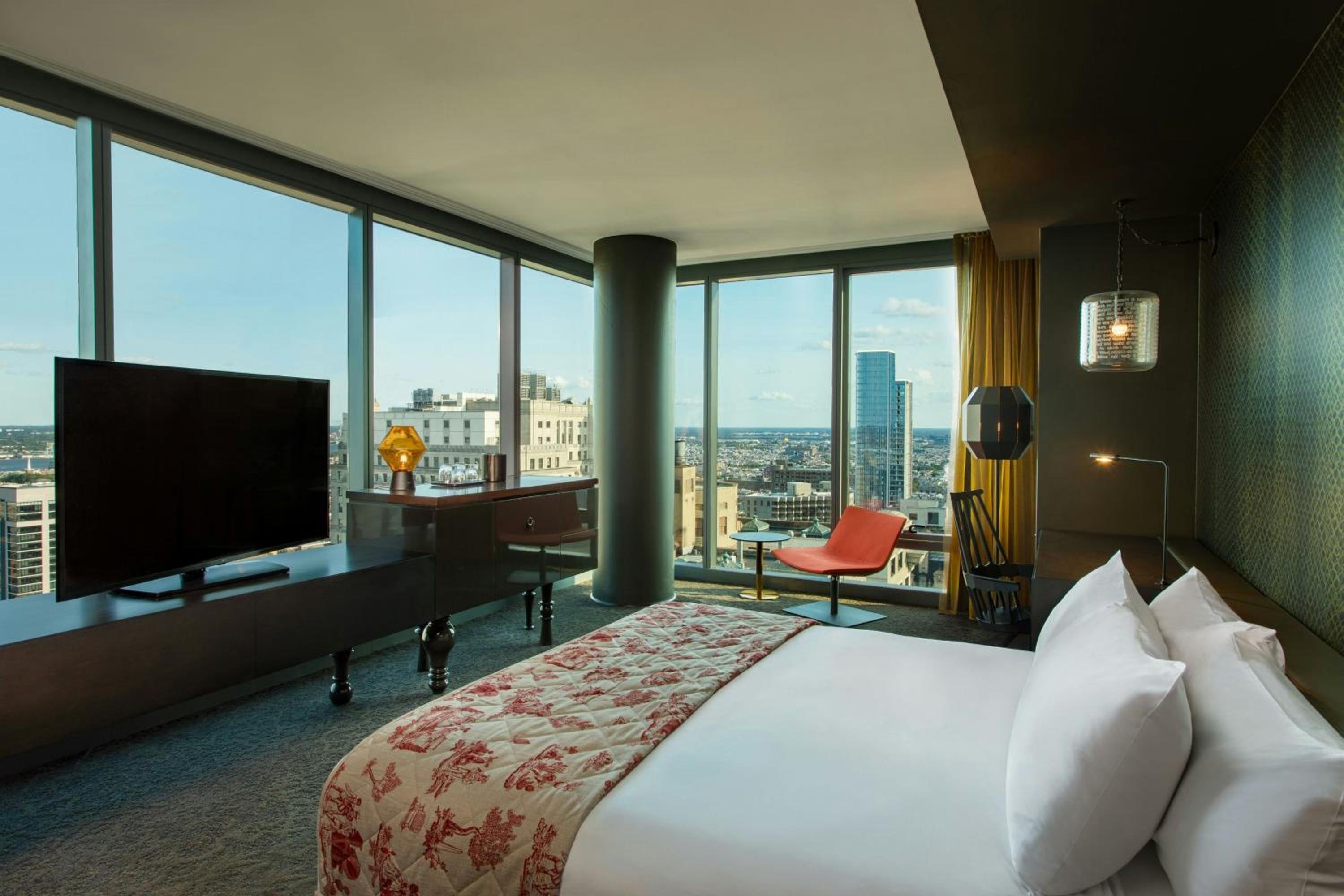 Cool, King Bed, Skyline View, High Floor, Corner, Accessible