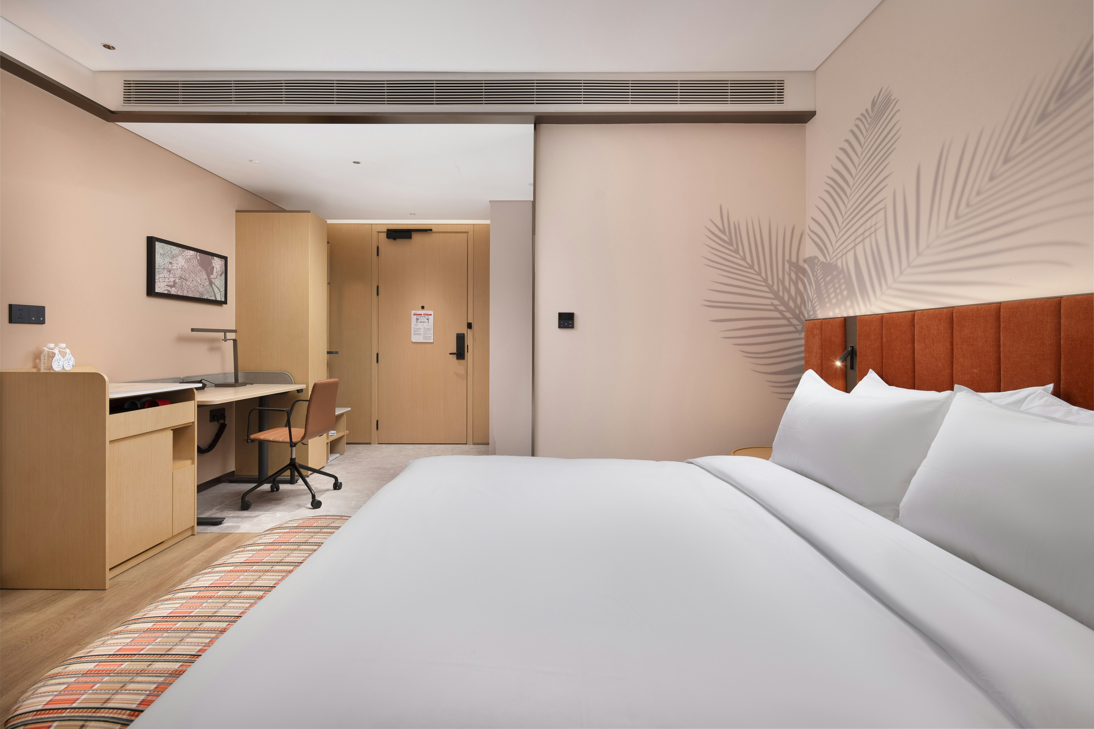 GUEST ROOM, KING BED