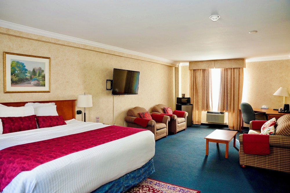 EXECUTIVE, SUITE, KING BED, SOFA, JETTED TUB