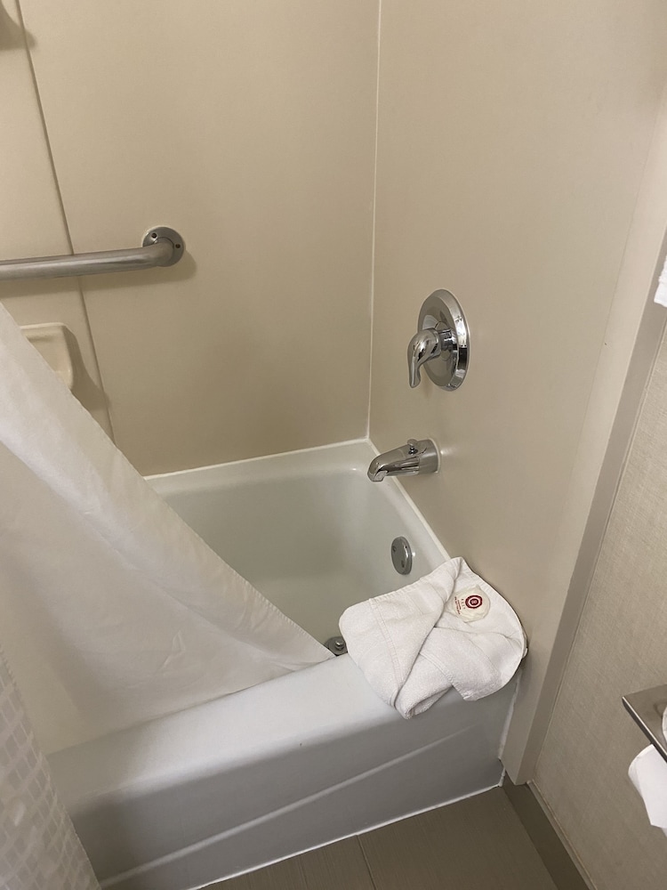 Wingate by Wyndham Springfield 59/60