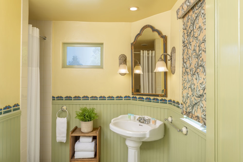 The Pierpont Inn 12/61